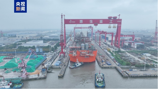 大型浮式天然气液化装置“NGUYA FLNG”轮在江苏南通顺利出坞